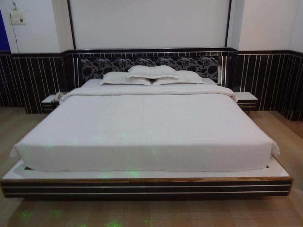 Hotel Shree Vinayak Palace 博帕尔 外观 照片