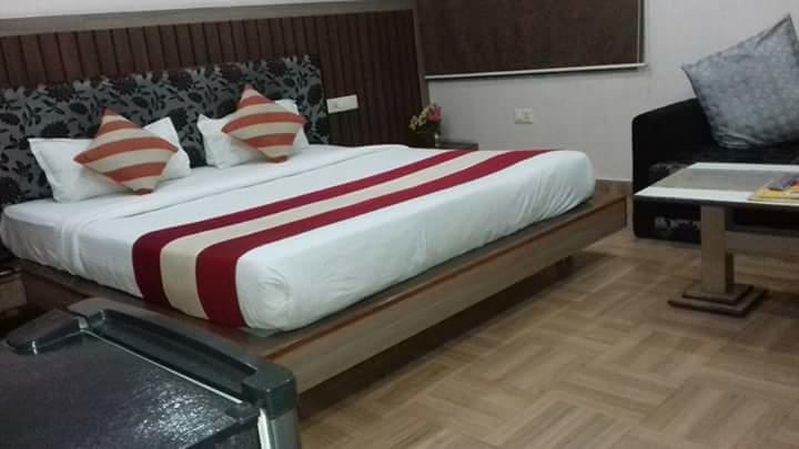 Hotel Shree Vinayak Palace 博帕尔 外观 照片